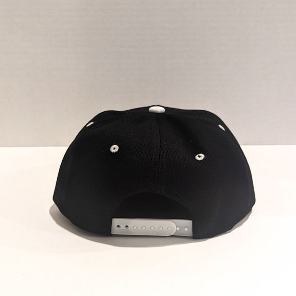 New Old English Text Snapback Hat Black And White Low Bill Blackstar Denim Brand - Picture 4 of 4